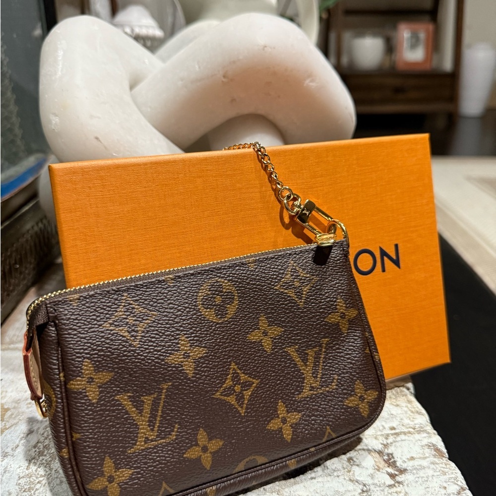 Louis Vuitton Mini Pochette Accesoires